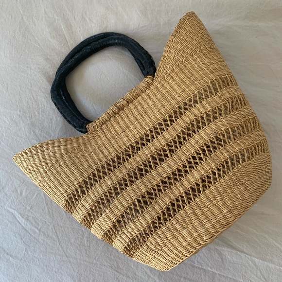 Handbags - Gorgeous hand made straw tote basket bag